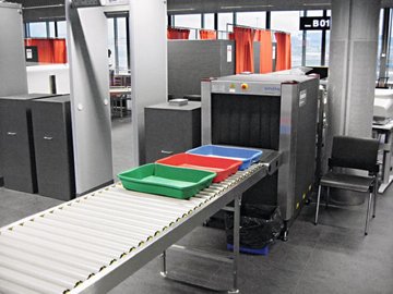 Tace plastikowe używane na lotnisku