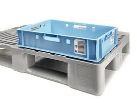 Hygienic plastic pallets with gs1 container