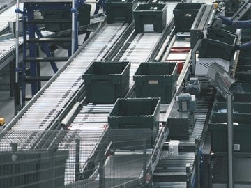Nestable containers on an automation system