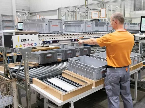 Picking station at Hantmann factory