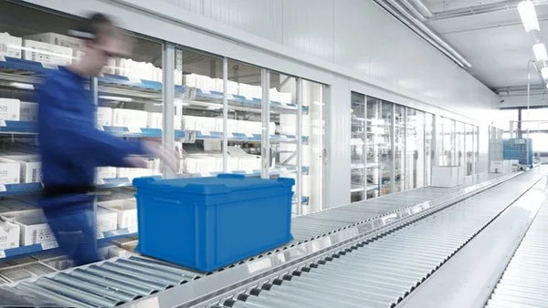 Insulated boxes used to transport medical products on a conveyor belt
